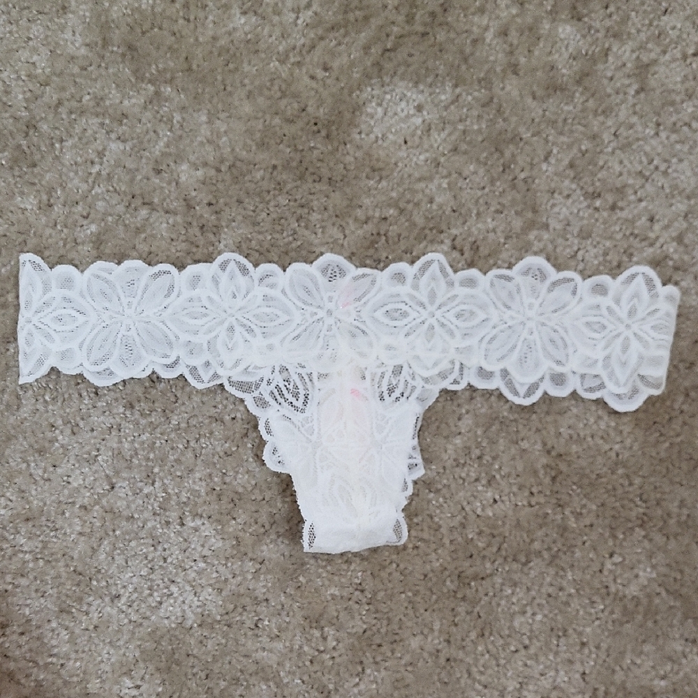 NWT Victoria's Secret PINK Lace Thong